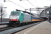 NMBS 2803+ICR-Stamm 16448, Amsterdam Centraal (15611049574).jpg