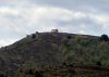 Ermita de la Virgen de la Naranja situada en una loma, en las afueras