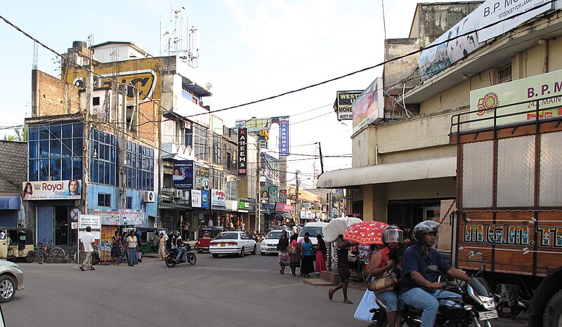 File:Negombo, street (004) (cropped).JPG