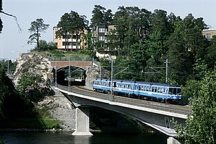 New bridge of Stocksund, inaugurated in 1996, with the new station on the other side of the tunnel
