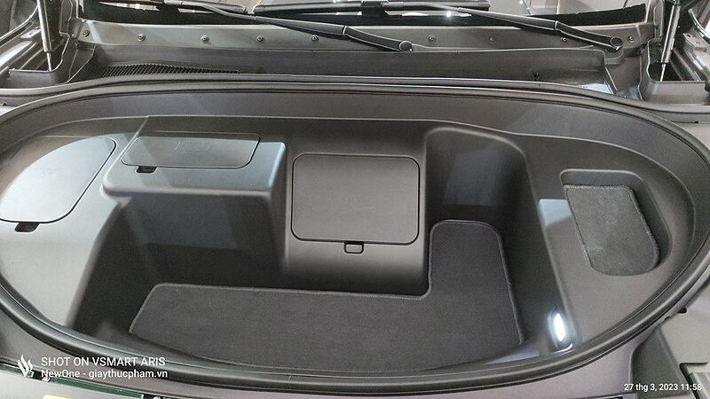 File:Newone - VinFast VF 9 front trunk 01.jpg