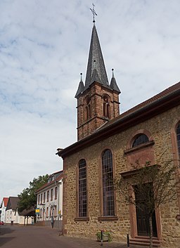 Niederdorfelden, die evangelische Kirche foto2 2016 08 11 10.50