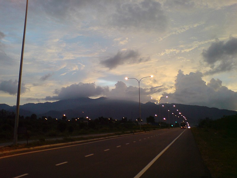 File:Night View Gurun 004 - panoramio.jpg