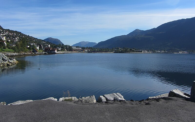 File:Nordfjordeid by Eidsfjorden Sogn og Fjordane Norway 2014-09-17.JPG