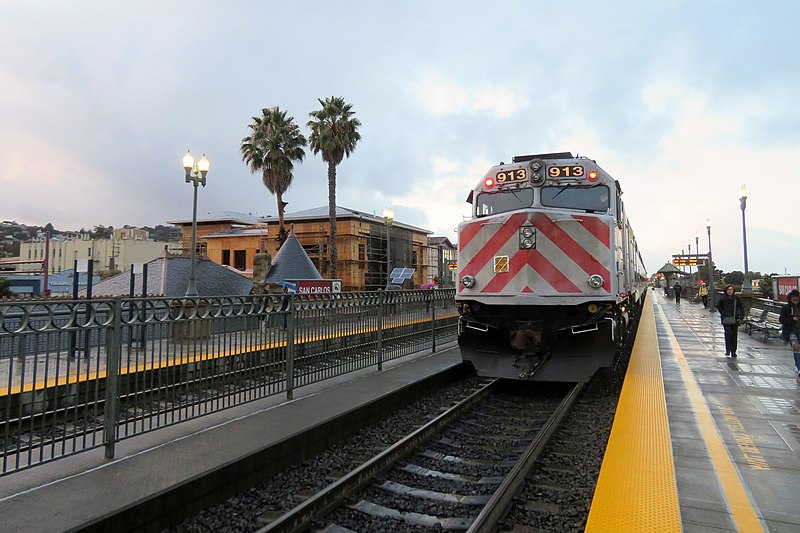 File:Northbound train at San Carlos station, November 2018.JPG