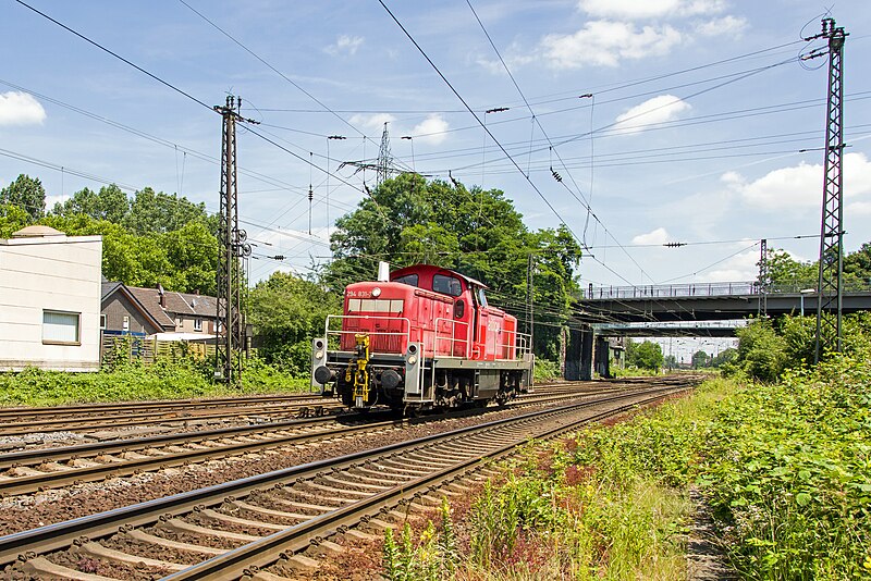 File:Oberhausen Osterfeld Railion 294 831-3 solo (14411638595).jpg