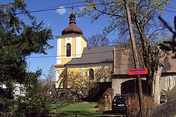 Farní kostel Nanebevzetí Panny Marie v obci Okna na Českolipsku
