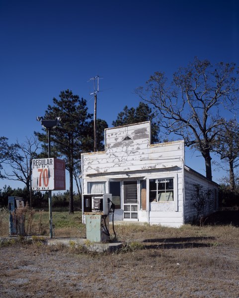 File:Old, abandoned gas station in North Carolina LCCN2011630996.tif