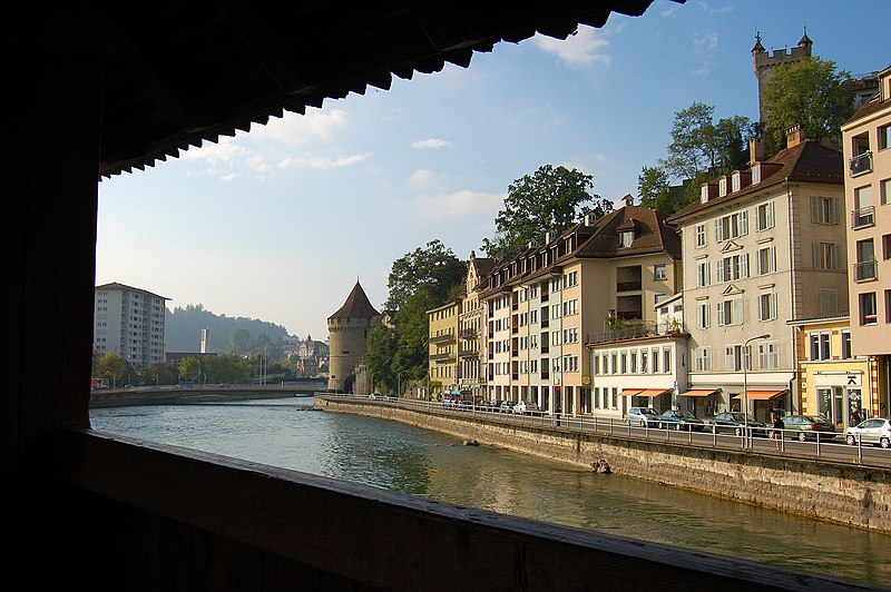 File:Old part of town Luzern.JPG