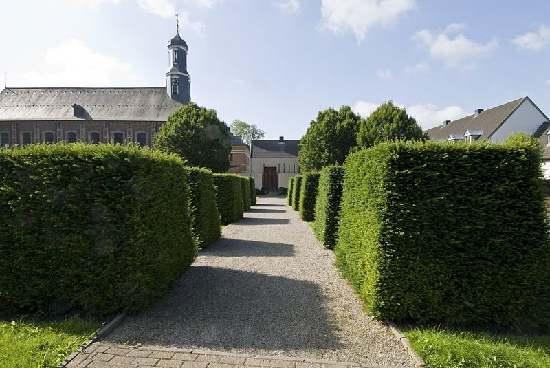 File:Overzicht van pad naar kerk. - Houthem - 20423542 - RCE.jpg