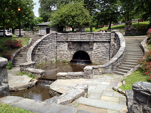 Uppermost of the three stone bridges in the park