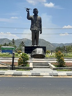 Patung B.J. Habibie di Gorontalo