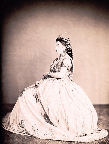 File:Pauline Guéymard-Lauters in "La reine de Saba" by Gounod - Gallica.jpg