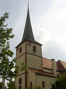 Blick zur Pfarrkirche