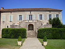 Photo perron chateau les Bouysses.jpg