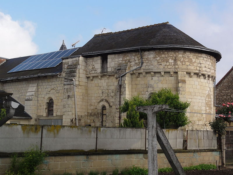 File:Port-de-Piles (Vienne) ancienne église desaffectée.JPG