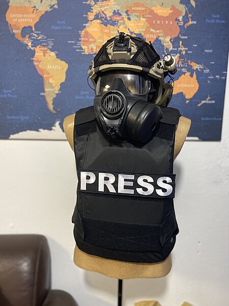 File:Press bulletproof vest gasmask IMG 8104 (52408897814).jpg