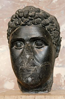 Busto de Ptolomeo X Alejandro I. Diorita.  Encontrado en Roma, en la zona del Foro.  Almacenado en el Louvre