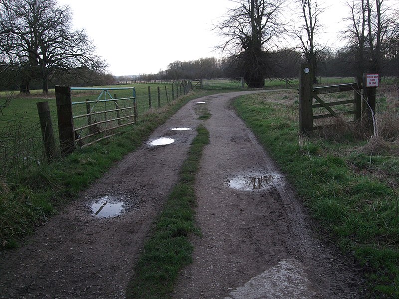 File:Public footpath through parkland, Down Ampney - geograph.org.uk - 3294584.jpg