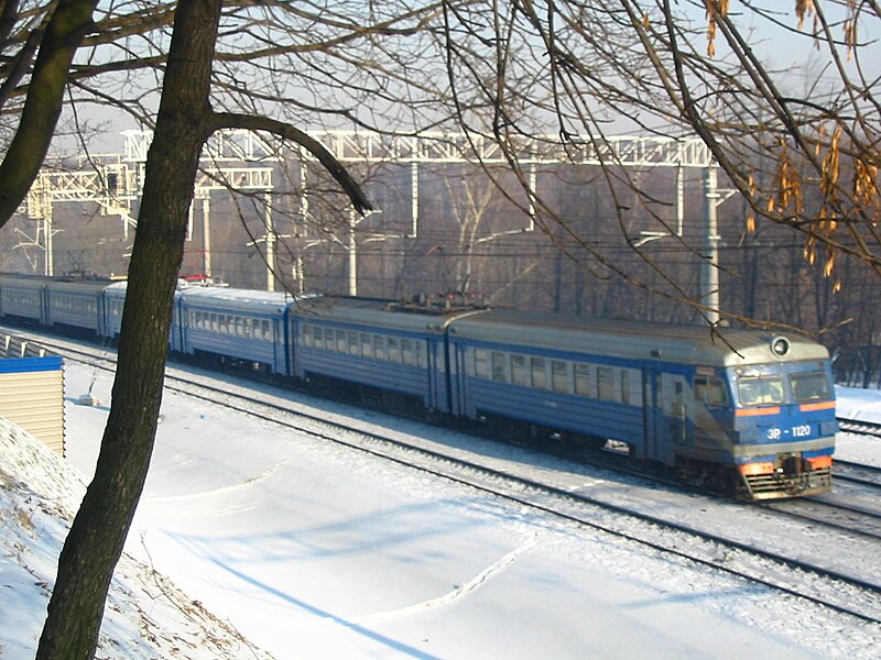 File:RZD ER2-1120 2005-02 Malenkovskaya 1107610103.jpg