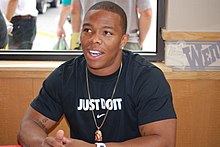 Rice signing autographs in 2009 Ray Rice.JPG