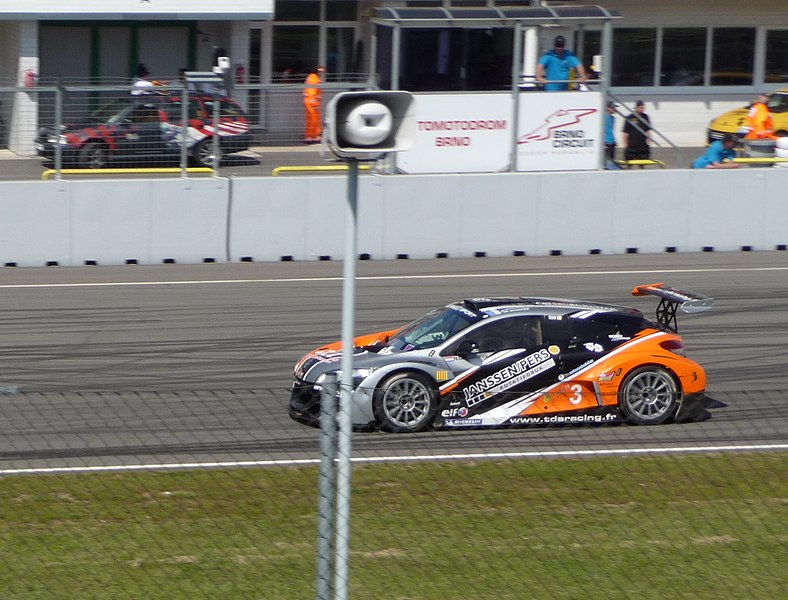 File:Renault Mégane Trophy, 2010 Brno WSR (37).jpg