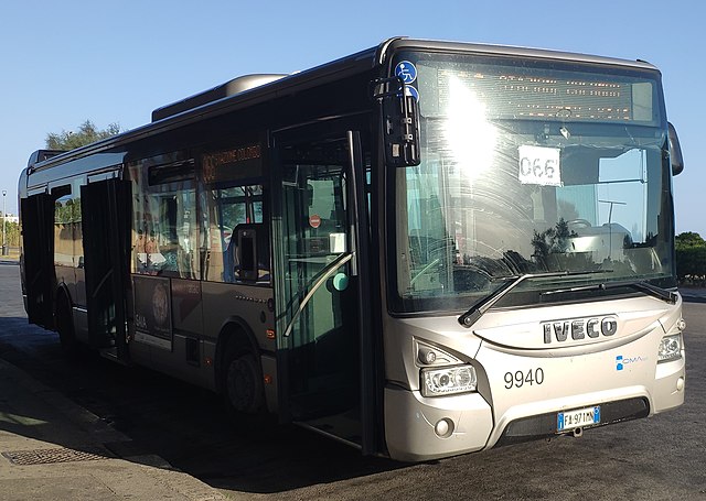 Le compte est bon - Page 2 640px-Roma_TPL_Iveco_Bus_Urbanway_%289940%29