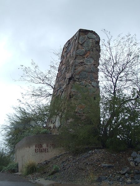 File:Rose Pauson House, Shiprock chimney, 2010.JPG