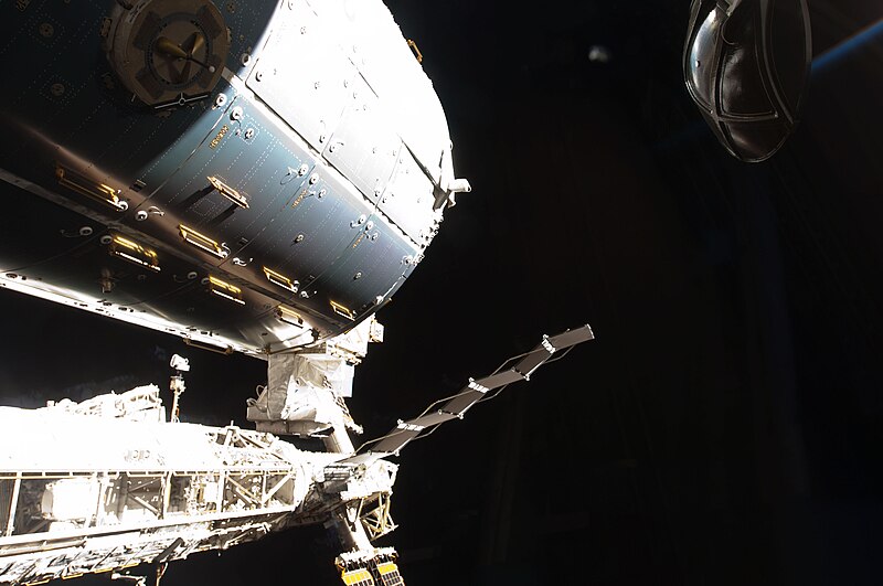 File:S126E009327 - STS-126 - Time Lapse Photography of STBD Truss and Columbus - DPLA - 9f5482320e7a24929e0763724e7f557f.jpg