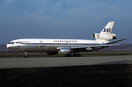 SAS DC-10-30 SE-DFE.jpg