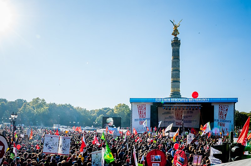 File:STOP TTIP CETA Demo Berlin 10.10.2015 2.jpg