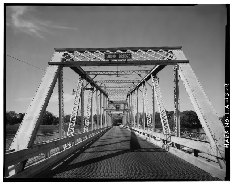 File:SWING SPAN NORTHEASTERN APPROACH FROM MONROE SIDE, LOOKING SOUTHWEST. - DeSiard Street Bridge, Spanning Ouachita River, Monroe, Ouachita Parish, LA HAER LA,37-MONR,4-9.tif