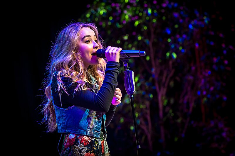 File:Sabrina Carpenter - Disney Social Media Moms Conference - 5.jpg