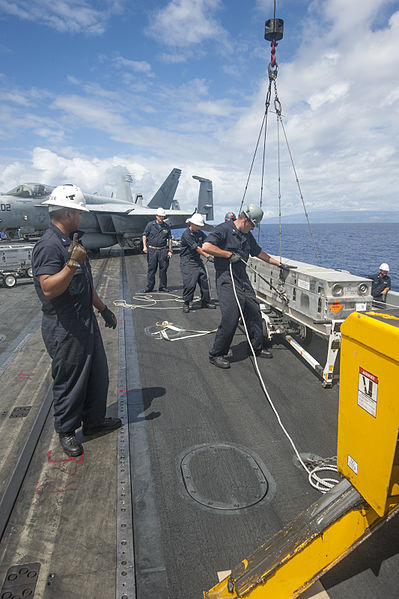 File:Sailors prep ESSM for launch 140905-N-TP834-524.jpg