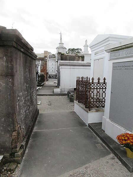 File:Saint Louis Cemetery 1 New Orleans 1 Nov 2017 15.jpg