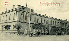 Школа Святой Нины для девочек (в романе — «Женская гимназия святой царицы Тамары»), где училась Нино. Начало XX века