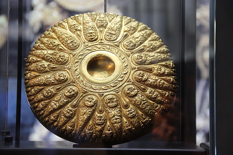 File:Scythian Gold Vessel from Crimea, 4th Cent. BC, on Loan from Hermitage. Displayed at Athens Acropolis Museum (27826520833).jpg