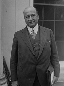 Kansas Senatörü Henry J. Allen, 10-16-29 LCCN2016844141 (yarım uzunlukta kırpılmış) .jpg