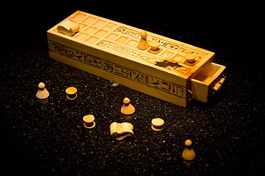 O senet, um jogo de tabuleiro que ensinava sobre a vida após a morte