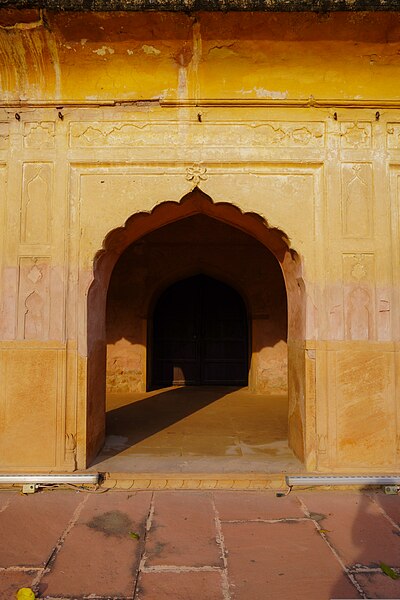 File:Shahjahani Arch of Courtyard.jpg