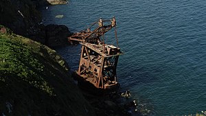 Ram Head, Ardmore, Co Waterford'daki vinç mavnası Samson'un gemi enkazı.