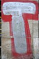Čeština: Graffiti na kameném obložení fasády domu Arbesovo náměstí 8