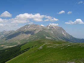 Вершина летом (июнь 2005 г.).