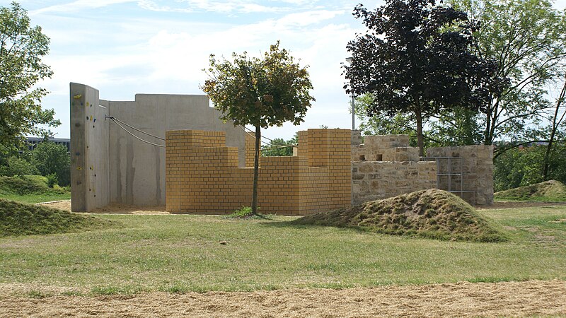 File:Spielplatz - Bastion Michael - Erfurt - 20120828 04.JPG