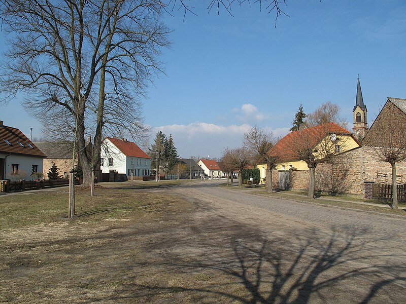 File:Stücken Dorfstrasse.JPG