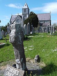 Kreuz, Kirche und Friedhof in Emly