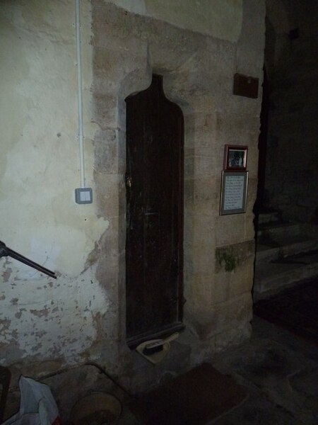 File:St John the Evangelist, Whitchurch, ancient door - geograph.org.uk - 2611833.jpg