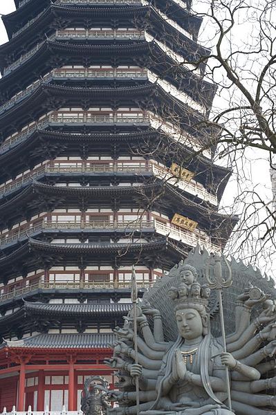 File:Statue and Pagoda (4294999940).jpg