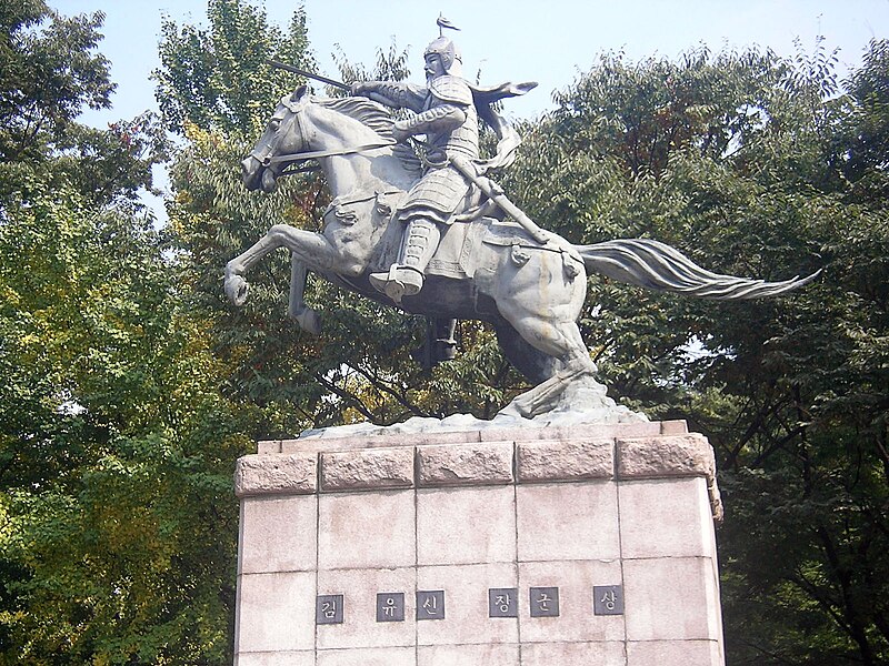 File:Statue of Kim Yushin.jpg