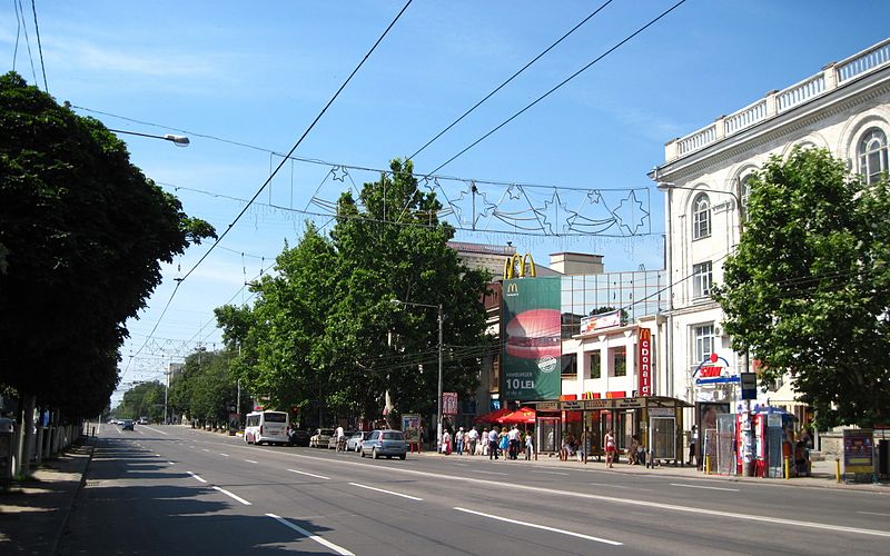File:Stefan cel Mare bd between Pushkin st and Parcalab st, looking North - panoramio.jpg